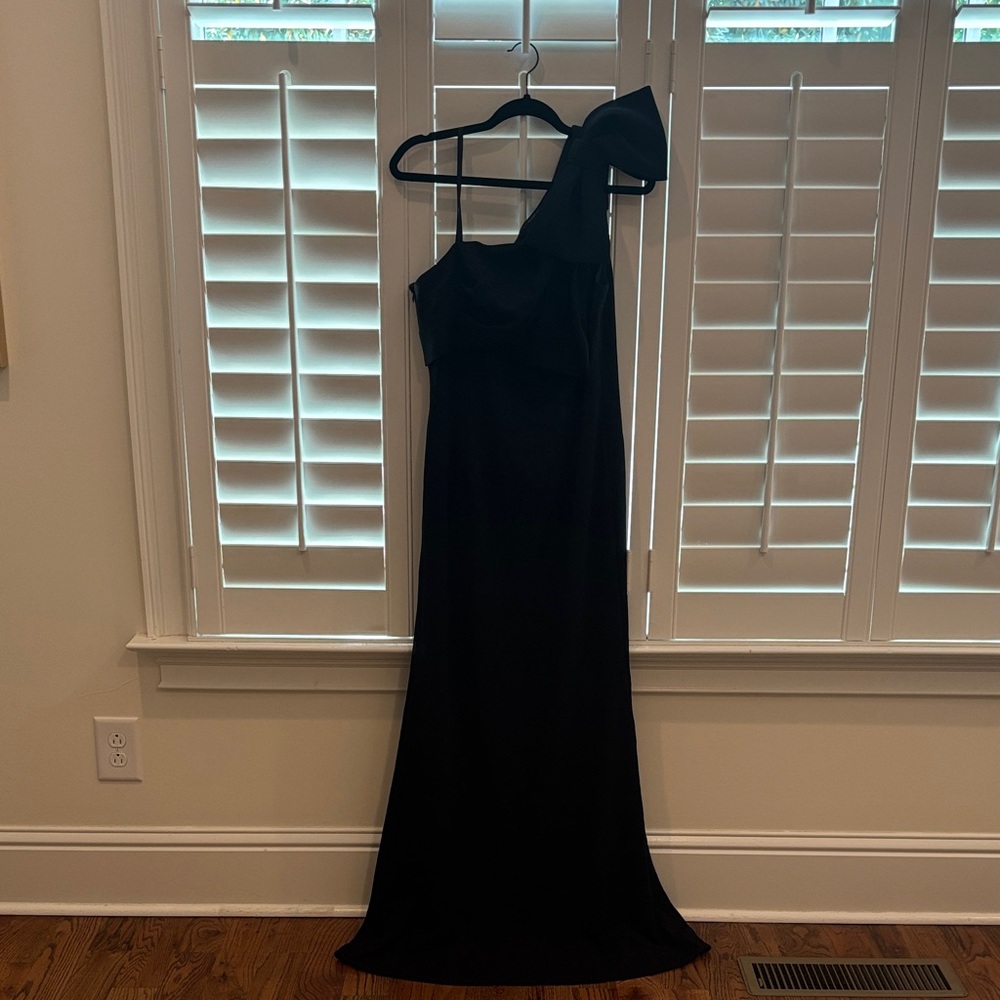 Adrianna Papell Black One-Shoulder Gown with Draped Bow